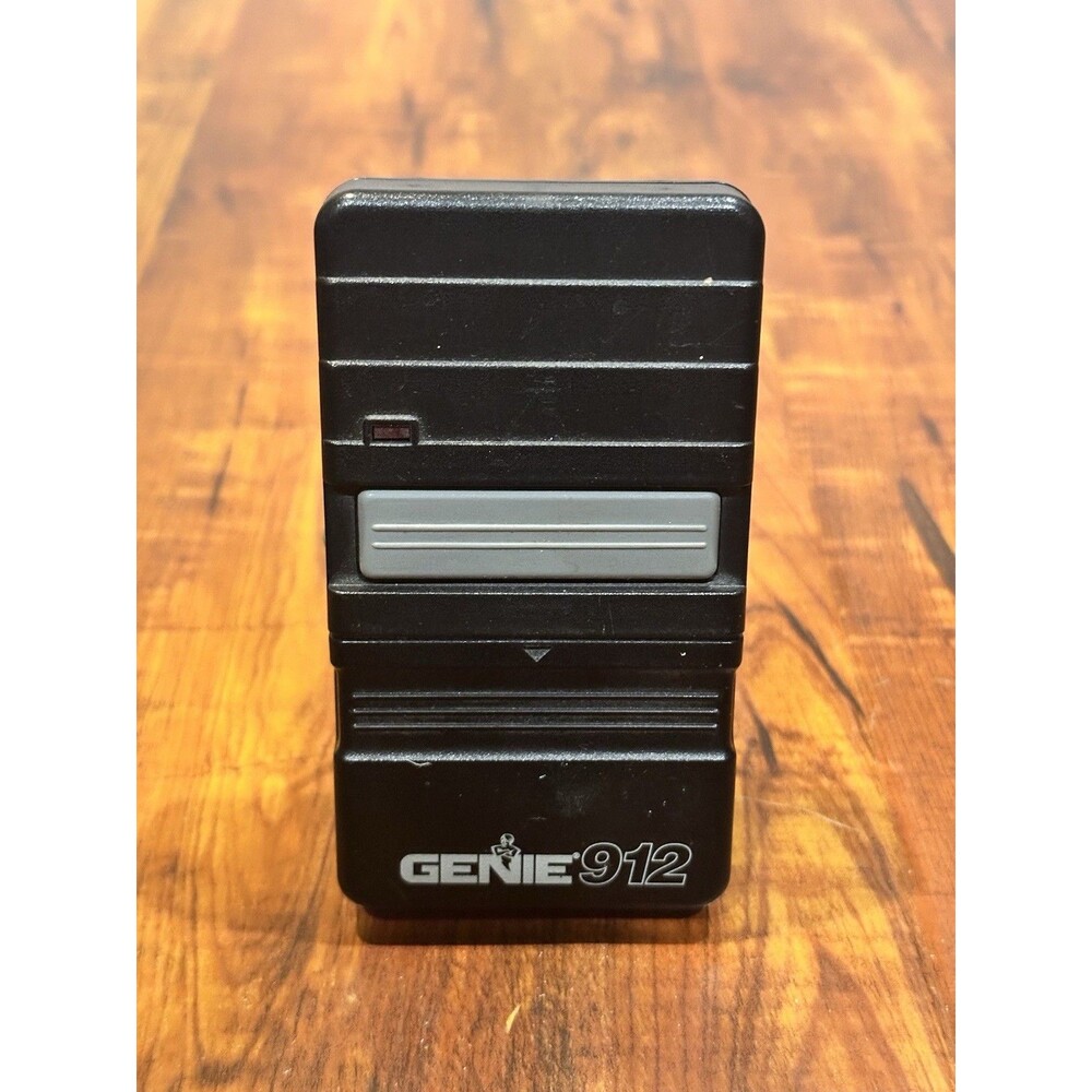 Genuine Genie 912 Model GT912 One Button Garage Door Opener Remote - Works!